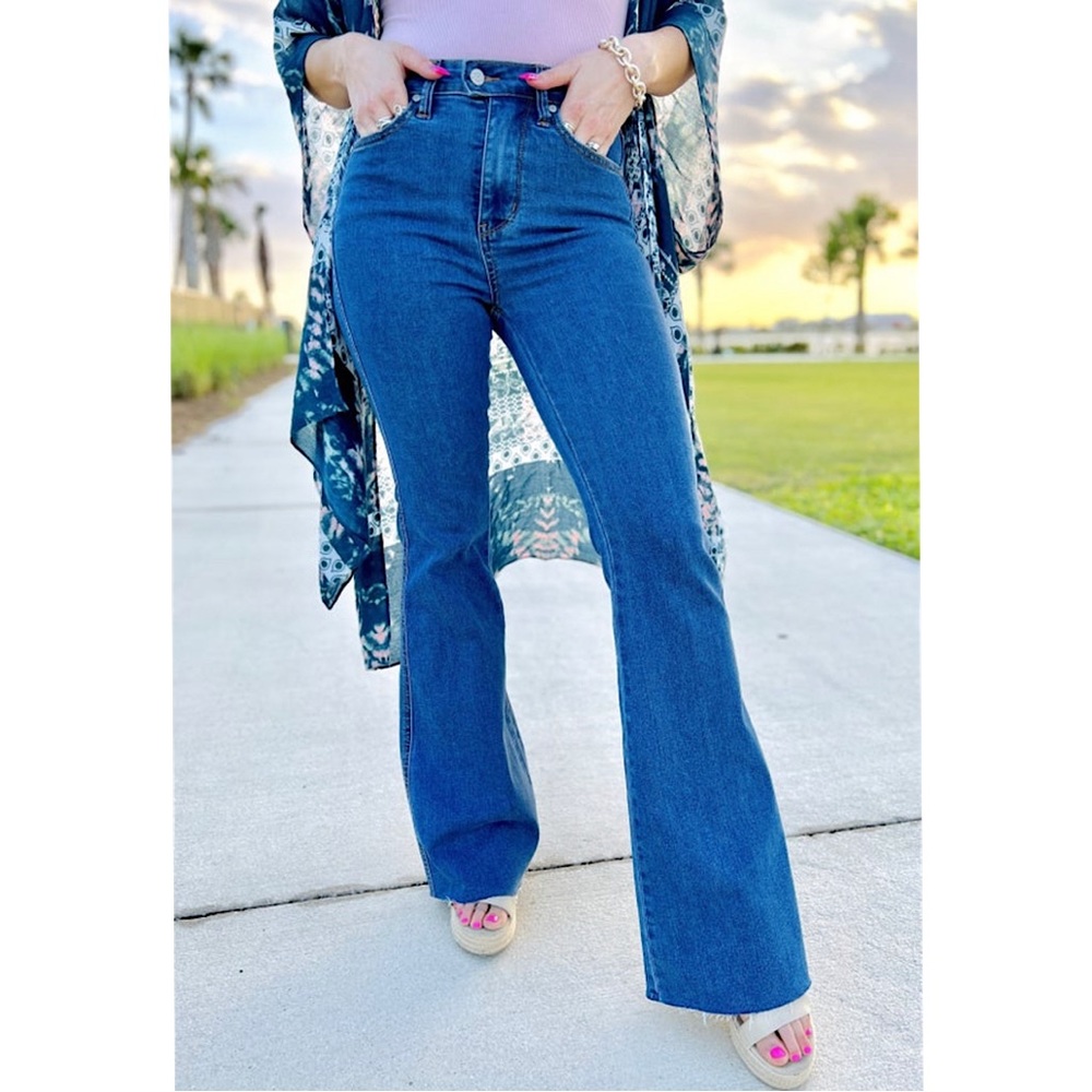 *Judy Blue* NWT tummy control cooling flares 😎